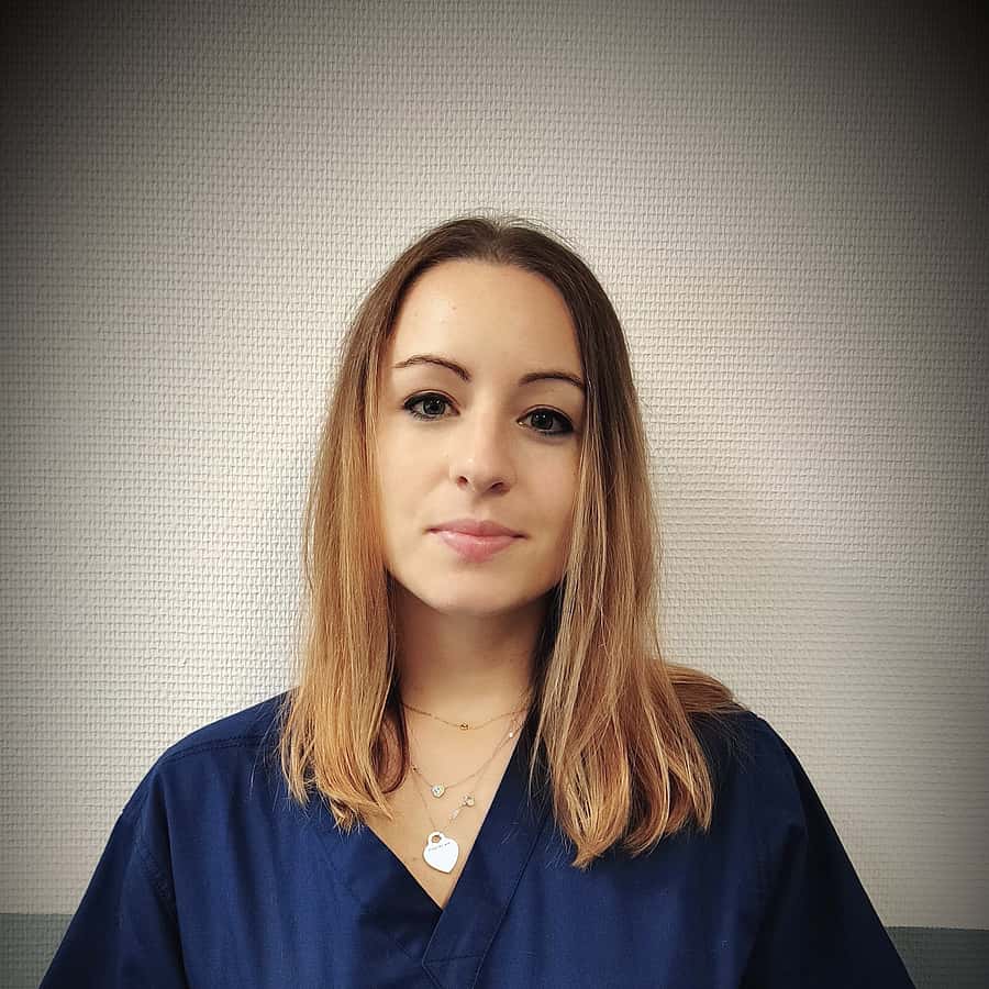Dre. Vet. Sara Manzoni officie au sein de la clinique Vet24 en tant que vétérinaire dans les services de chirurgie, de scanner, de neurologie, d'oncologie et d'oncochirurgie