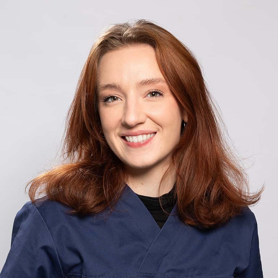 Dr. Vet. Orane Jehanno officie au sein du CHV AniCura Pommery, situé à Reims, en tant que vétérinaire Clinicienne en médecine générale et urgence