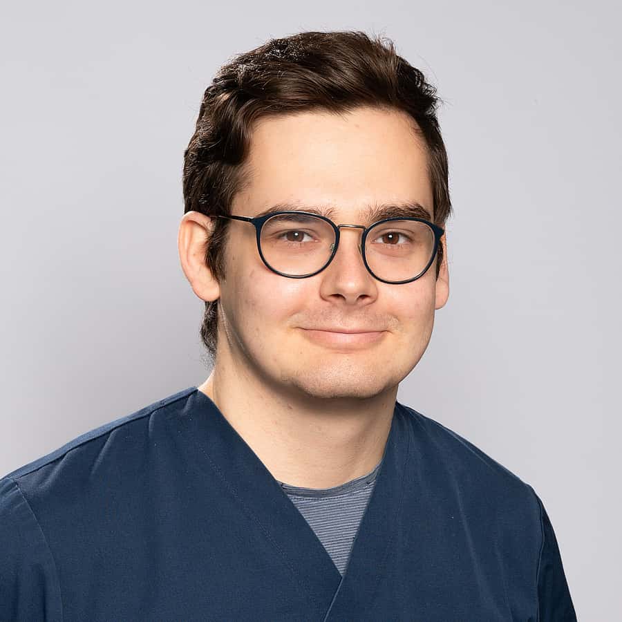 Dr. Vet. Mathis Chelu officie au sein du CHV AniCura Pommery, situé à Reims, en tant que vétérinaire clinicien en médecine interne et cardiologie.