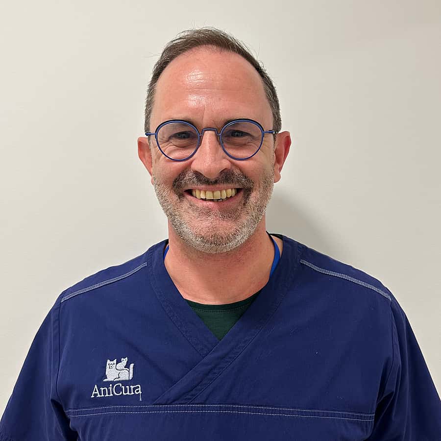 Dr. Vet. Sébastien Viaud, Spécialiste européen en dermatologie vétérinaire au CHV Aquivet (près de Bordeaux)