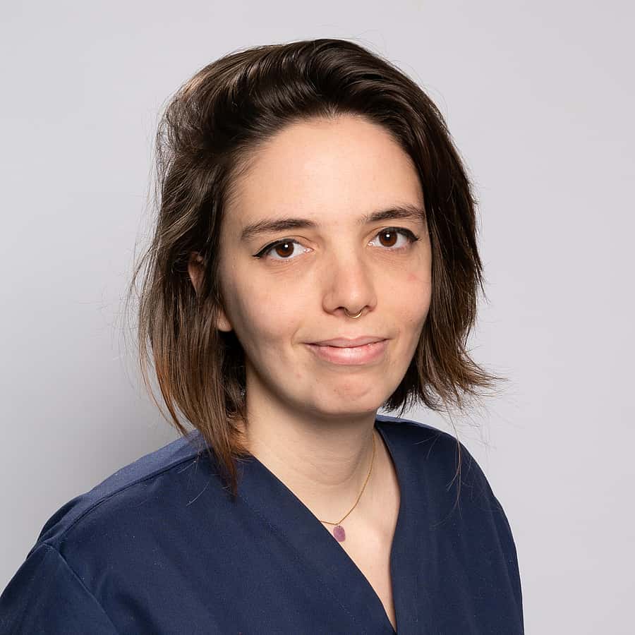 Dr. Vet. Pauline Faveere officie au sein du CHV AniCura Pommery, situé à Reims, en tant que vétérinaire clinicienne en médecine interne et neurologie.