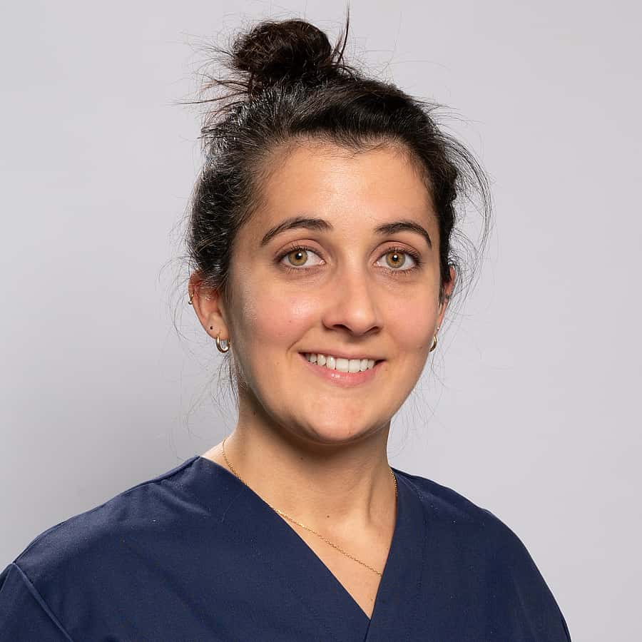 Dr. Vet. Anne-Sophie Tommy Martin officie au sein du CHV AniCura Pommery, situé à Reims, en tant que vétérinaire clinicienne en chirurgie.