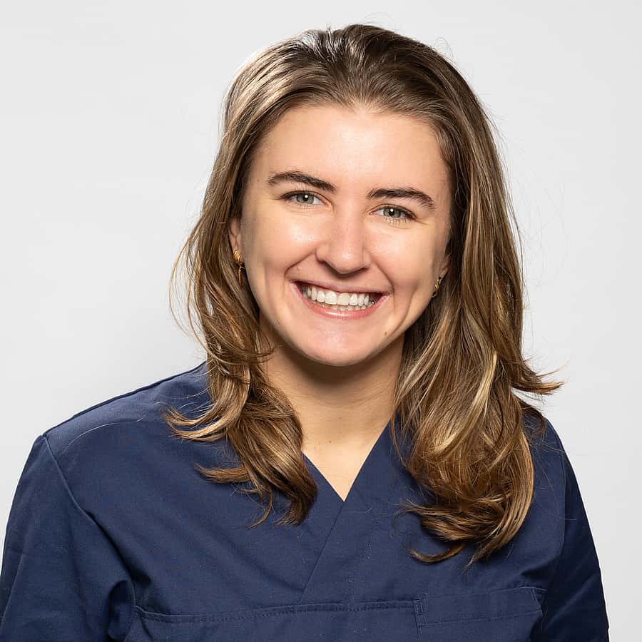 Dr. Vet. Orlane Celier officie au sein du CHV AniCura Pommery, situé à Reims en tant que vétérinaire clinicienne en chirurgie.