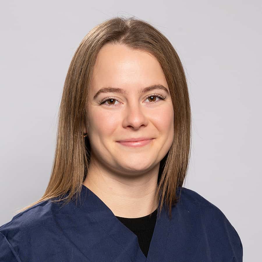 Dr. Vet. Sarah Krebs officie au sein du CHV AniCura Pommery, situé à Reims, en tant que vétérinaire clinicienne en médecine générale et urgence.