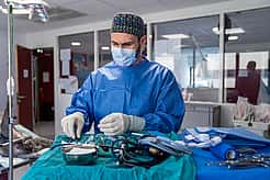 Dr. Vet. Caron, spécialiste européen en chirurgie des animaux de compagnie à AniCura TRIOVet à Rennes